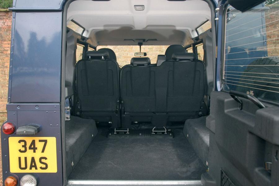  Land Rover Defender 2006 года  (фото 37 из 227)